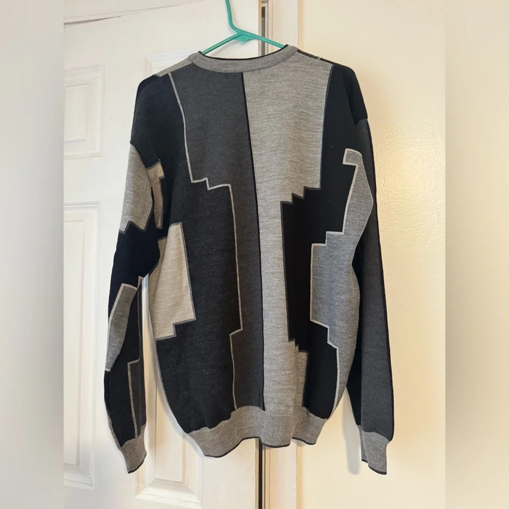 Vintage Mens Tundra Canada Sweater Geometric design size XL